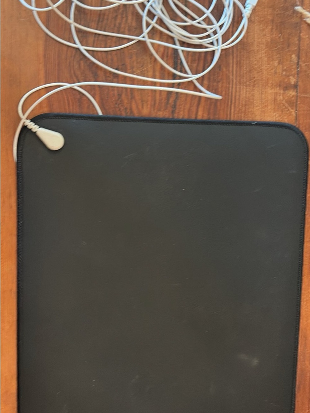 Grounding mouse pad